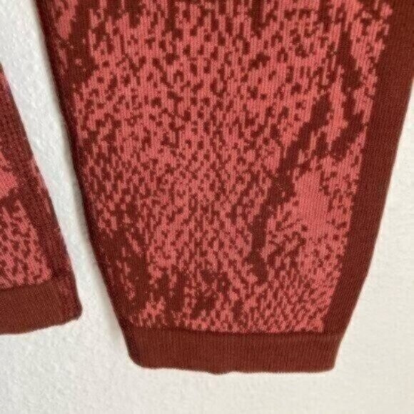 New Fabletics Boho High Rise Athletic Ribbed Seamless Snakeskin 7/8 Leggings - Picture 9 of 14